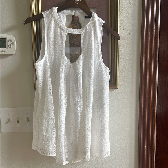 Doe & Rae Tops - Doe & Rae Elegant White Sleeveless Top